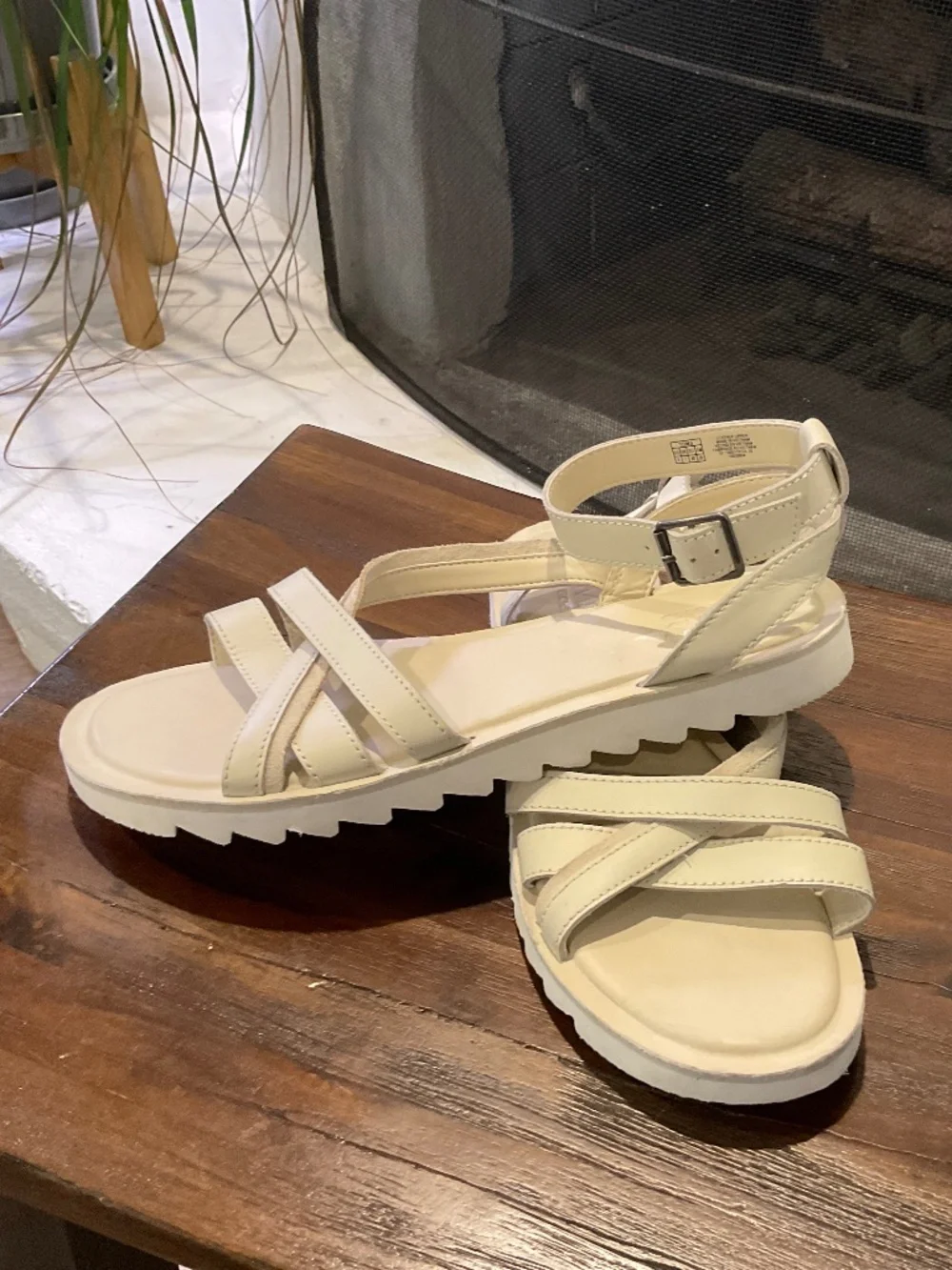 Toms’ Rory Ankle Strap Sandal Leather Beige Size 9